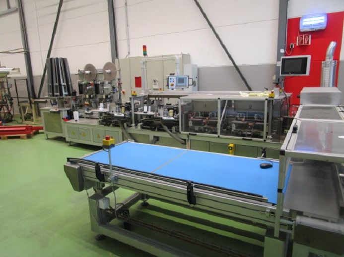 BECHER ETIKETTIERANLAGE SCHLEUTER GU 4S 6 - Industriële machine: afbeelding 3 BECHER ETIKETTIERANLAGE SCHLEUTER GU 4S 6 - Industriële machine: afbeelding 3