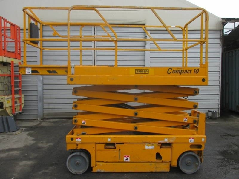 Haulotte Compact 10 - Schaarlift: afbeelding 1 Haulotte Compact 10 - Schaarlift: afbeelding 1