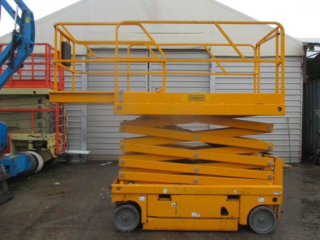 Haulotte Compact 12 - Schaarlift: afbeelding 1 Haulotte Compact 12 - Schaarlift: afbeelding 1