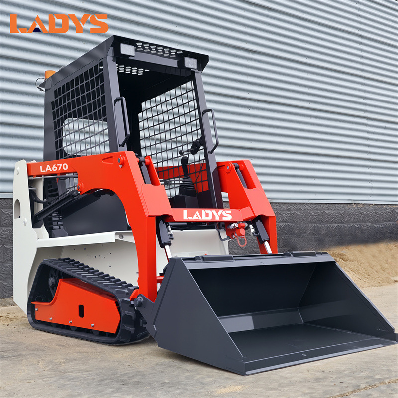 LADYS LA670 Mini Small Skid Steer Loader Compact Track Diesel Mini Skid Steer Loader For Sale With Small Mini Skid Steer Attachments 4 In 1 Bucket - Schranklader: afbeelding 2 LADYS LA670 Mini Small Skid Steer Loader Compact Track Diesel Mini Skid Steer Loader For Sale With Small Mini Skid Steer Attachments 4 In 1 Bucket - Schranklader: afbeelding 2