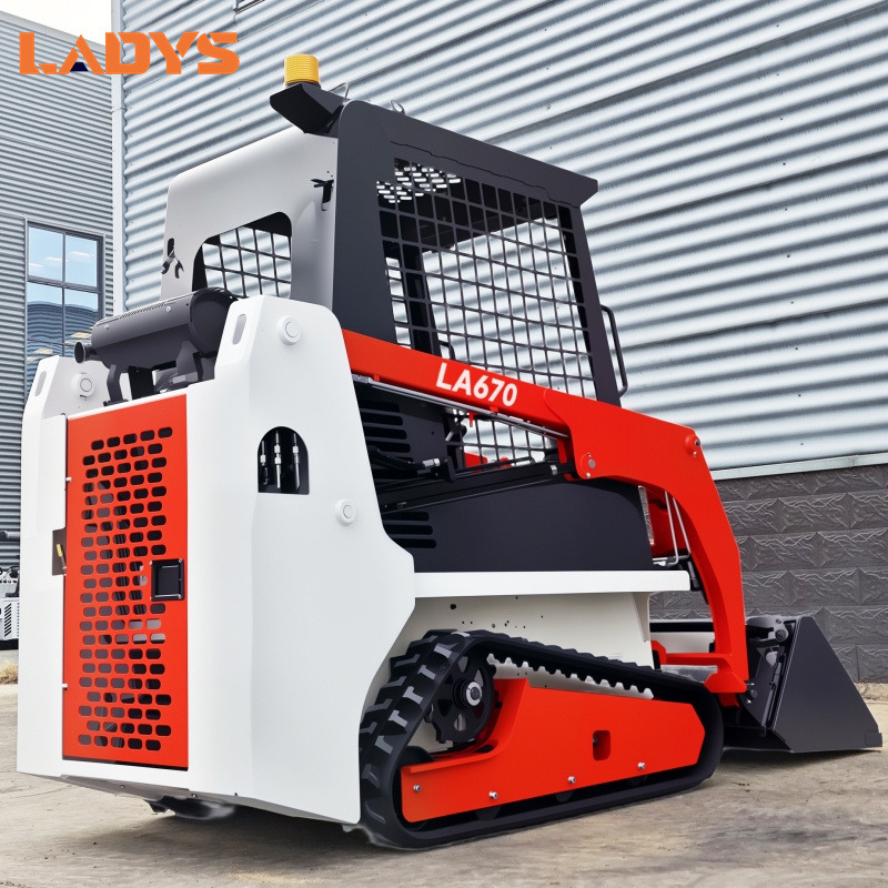 LADYS LA670 Mini Small Skid Steer Loader Compact Track Diesel Mini Skid Steer Loader For Sale With Small Mini Skid Steer Attachments 4 In 1 Bucket - Schranklader: afbeelding 5 LADYS LA670 Mini Small Skid Steer Loader Compact Track Diesel Mini Skid Steer Loader For Sale With Small Mini Skid Steer Attachments 4 In 1 Bucket - Schranklader: afbeelding 5