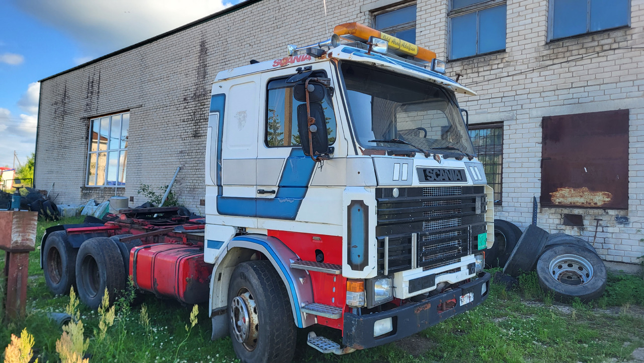 SCANIA R 142 H 6X2 SU KRANU - Trekker: afbeelding 1 SCANIA R 142 H 6X2 SU KRANU - Trekker: afbeelding 1