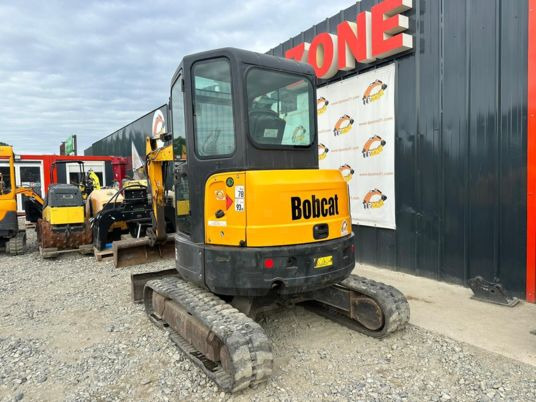 Bobcat E35 Cabine à 23500 € HT - Minigraafmachine: afbeelding 4 Bobcat E35 Cabine à 23500 € HT - Minigraafmachine: afbeelding 4