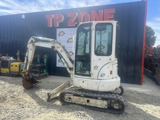 Komatsu PC26MR-3 cabine à 19500€ HT - Minigraafmachine: afbeelding 4 Komatsu PC26MR-3 cabine à 19500€ HT - Minigraafmachine: afbeelding 4