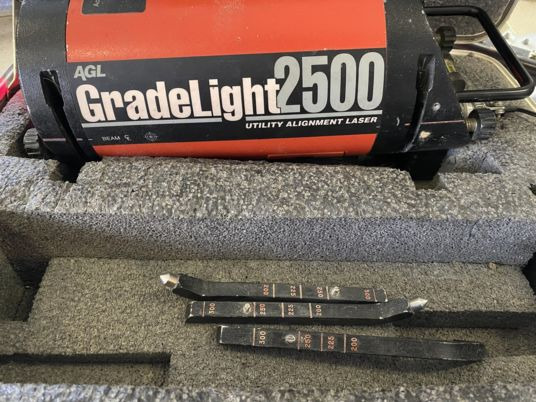 Laser AGL GRADELIGHT2500 - Bouwmaterieel: afbeelding 1 Laser AGL GRADELIGHT2500 - Bouwmaterieel: afbeelding 1