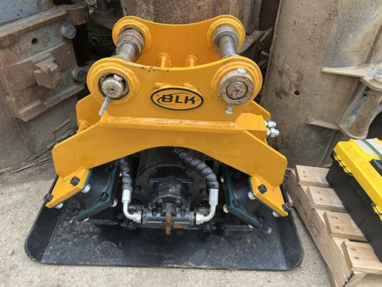 Plaque vibrante hydraulique pour mini pelle - Trilplaat, Aanbouwdeel: afbeelding 2 Plaque vibrante hydraulique pour mini pelle - Trilplaat, Aanbouwdeel: afbeelding 2