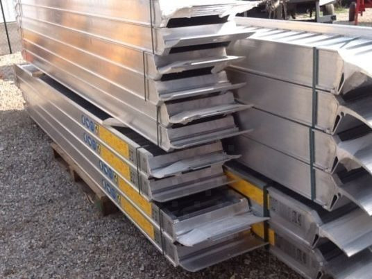 Rampes de chargement en alu neuves mini pelle tracteur .... - Laadbrug: afbeelding 1 Rampes de chargement en alu neuves mini pelle tracteur .... - Laadbrug: afbeelding 1
