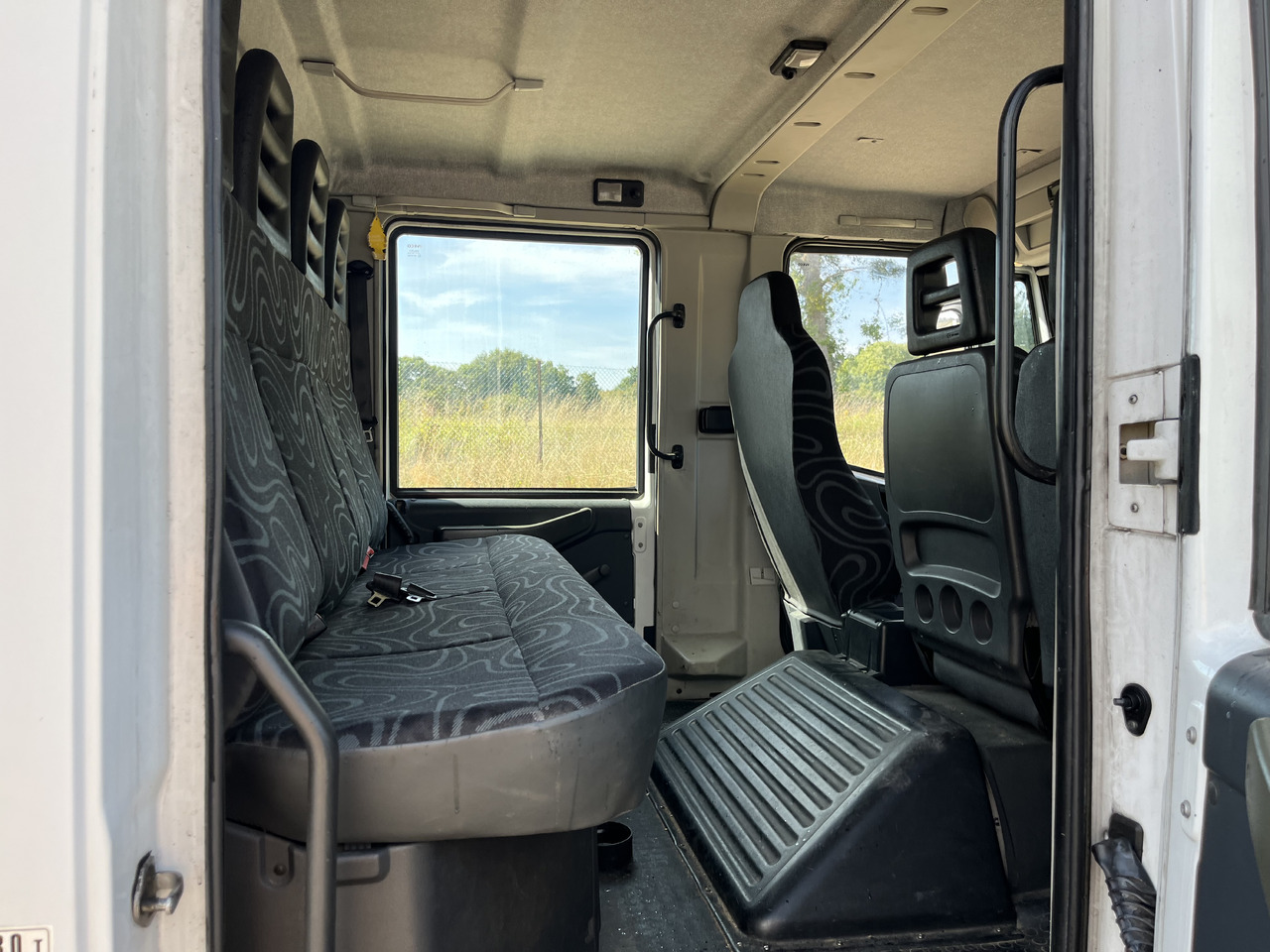 Iveco Eurocargo 100E22 caisse double cabine 7 places - Bakwagen: afbeelding 5 Iveco Eurocargo 100E22 caisse double cabine 7 places - Bakwagen: afbeelding 5