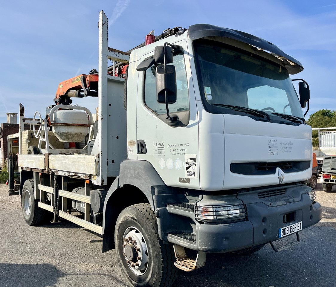 RENAULT Kerax 370dci 4x4 plateau grue Palfinger pk29002 - Vrachtwagen met open laadbak, Kraanwagen: afbeelding 2 RENAULT Kerax 370dci 4x4 plateau grue Palfinger pk29002 - Vrachtwagen met open laadbak, Kraanwagen: afbeelding 2