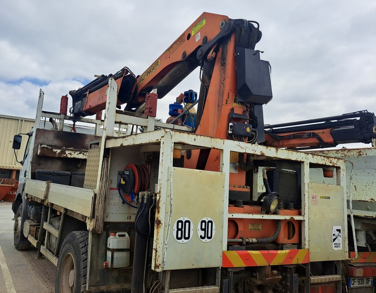 RENAULT Kerax 370dci 4x4 plateau grue Palfinger pk29002 - Vrachtwagen met open laadbak, Kraanwagen: afbeelding 3 RENAULT Kerax 370dci 4x4 plateau grue Palfinger pk29002 - Vrachtwagen met open laadbak, Kraanwagen: afbeelding 3
