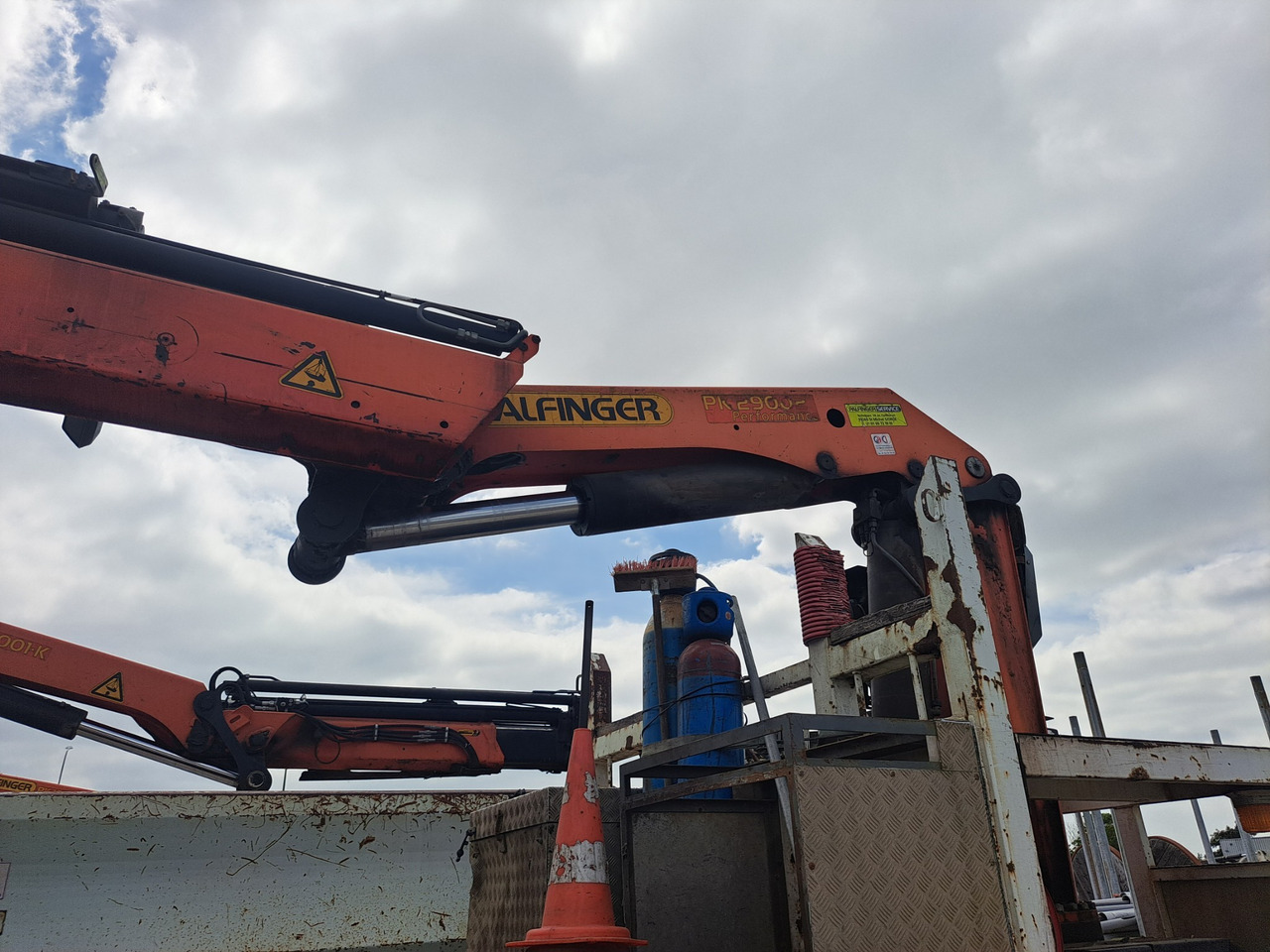 RENAULT Kerax 370dci 4x4 plateau grue Palfinger pk29002 - Vrachtwagen met open laadbak, Kraanwagen: afbeelding 2 RENAULT Kerax 370dci 4x4 plateau grue Palfinger pk29002 - Vrachtwagen met open laadbak, Kraanwagen: afbeelding 2
