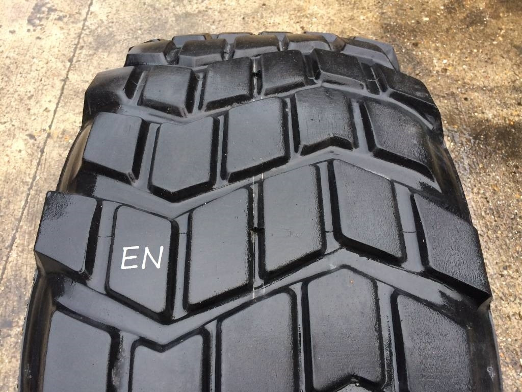 Michelin 525/65R20.5 XS - USED EN 80% - Band voor Landbouwmachine: afbeelding 2 Michelin 525/65R20.5 XS - USED EN 80% - Band voor Landbouwmachine: afbeelding 2