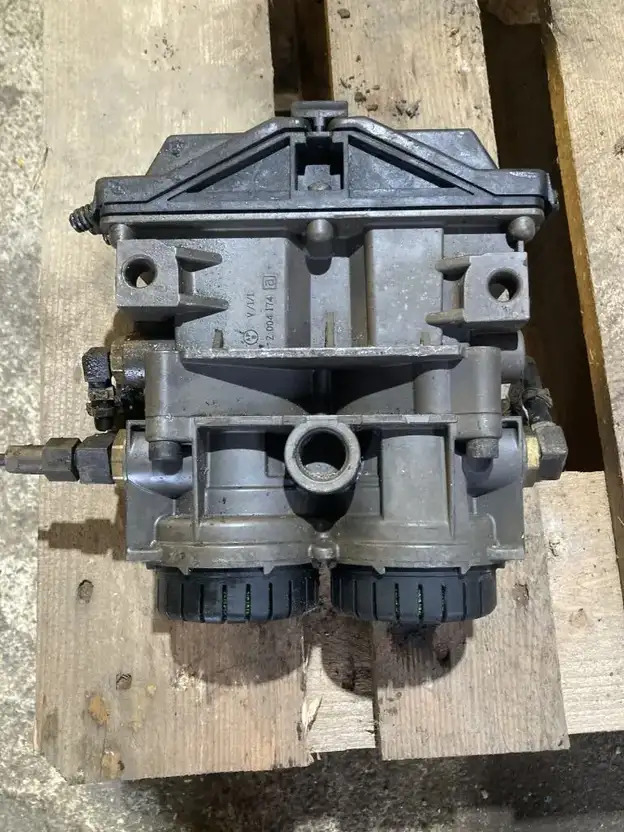 MAN Knorr Bremse 0486204017 Ventil EBS 81.52106.6014 Zweikanalmodul - Elektrisch systeem voor Bus: afbeelding 1 MAN Knorr Bremse 0486204017 Ventil EBS 81.52106.6014 Zweikanalmodul - Elektrisch systeem voor Bus: afbeelding 1