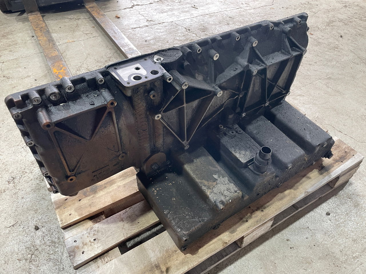 MAN Ölwanne MAN Motor D2066 D 2066HLA EEV Euro 6 LUH 52 LUH 50 - Carterpan voor Bus: afbeelding 3 MAN Ölwanne MAN Motor D2066 D 2066HLA EEV Euro 6 LUH 52 LUH 50 - Carterpan voor Bus: afbeelding 3