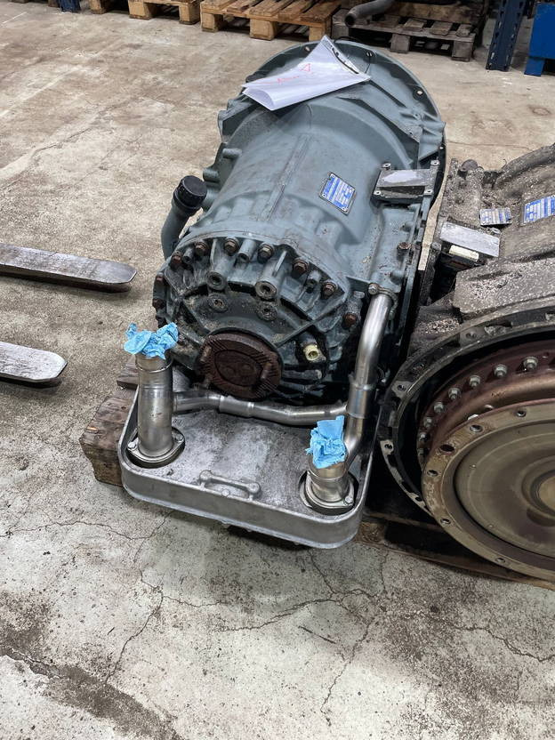 ZF ZF Ölkühler Wärmetauscher Getriebeölkühler Ecolife 6AP 1400 1700  - Oliekoeler voor Bus: afbeelding 4 ZF ZF Ölkühler Wärmetauscher Getriebeölkühler Ecolife 6AP 1400 1700  - Oliekoeler voor Bus: afbeelding 4