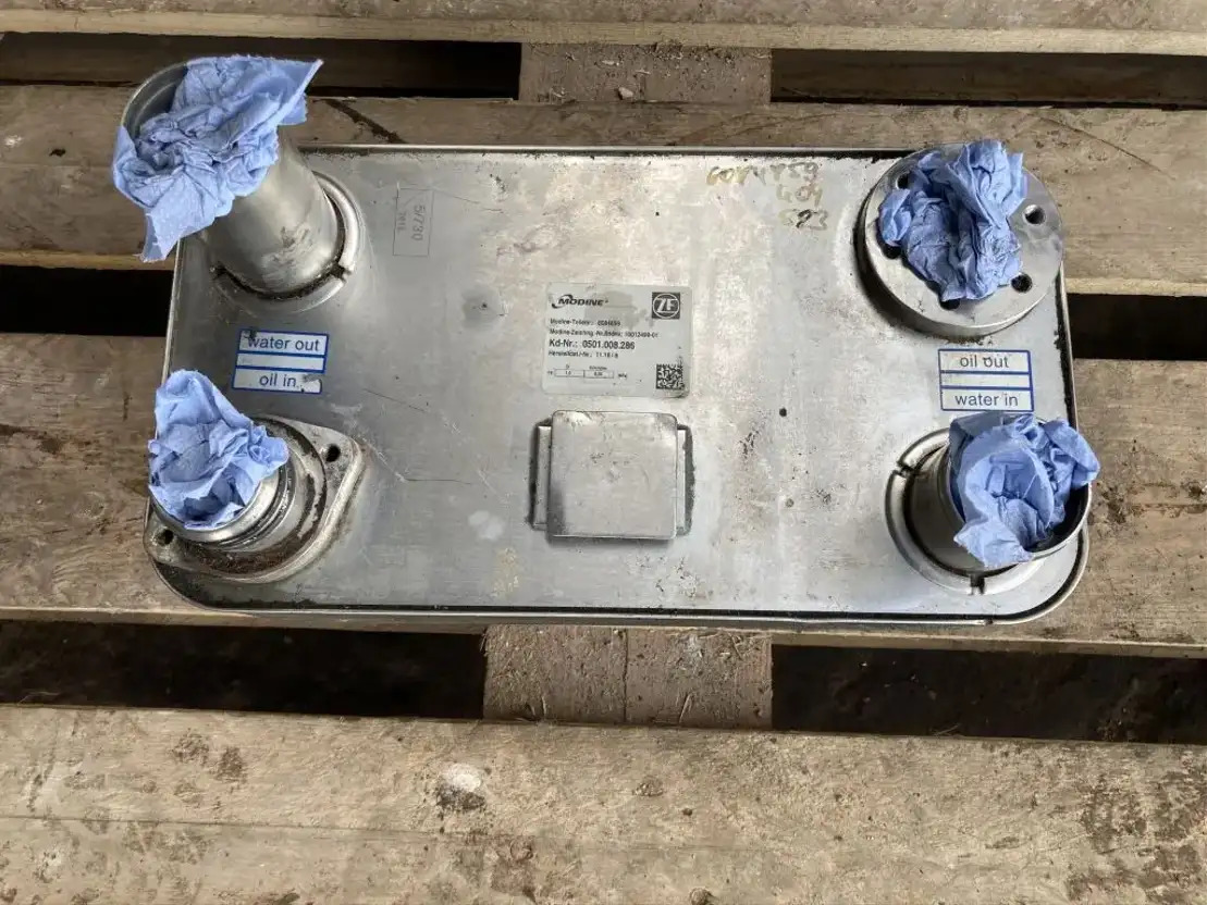 ZF ZF Ölkühler Wärmetauscher Getriebeölkühler Modine 0501.008.286 6084859  - Versnellingsbak en onderdelen voor Bus: afbeelding 1 ZF ZF Ölkühler Wärmetauscher Getriebeölkühler Modine 0501.008.286 6084859  - Versnellingsbak en onderdelen voor Bus: afbeelding 1