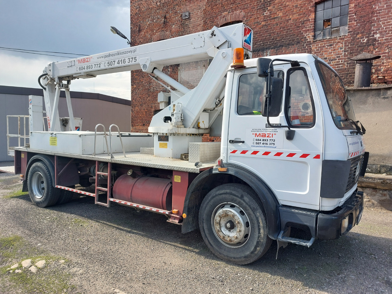 Wumag Mercedes 1414, 400V Wumag WT220 hydraulik - Vrachtwagen hoogwerker: afbeelding 1 Wumag Mercedes 1414, 400V Wumag WT220 hydraulik - Vrachtwagen hoogwerker: afbeelding 1