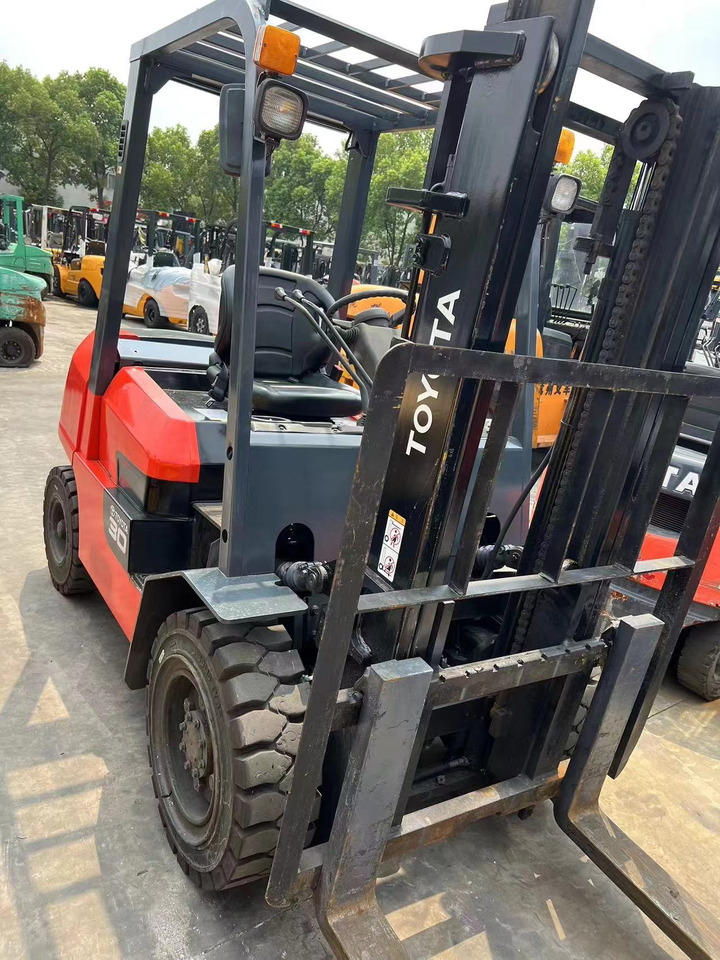 Toyota FDZN30 - Diesel heftruck: afbeelding 2 Toyota FDZN30 - Diesel heftruck: afbeelding 2