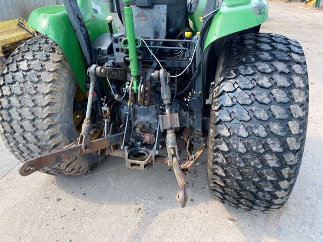 JOHN DEERE 4710 - Tractor: afbeelding 5 JOHN DEERE 4710 - Tractor: afbeelding 5