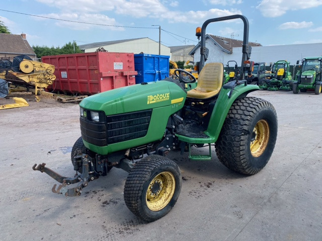 JOHN DEERE 4710 - Tractor: afbeelding 1 JOHN DEERE 4710 - Tractor: afbeelding 1