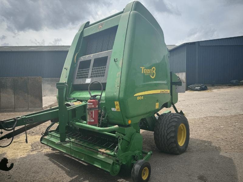 JOHN DEERE 864 - Ronde balenpers: afbeelding 1 JOHN DEERE 864 - Ronde balenpers: afbeelding 1