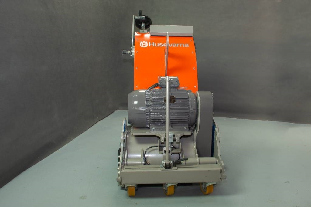 BMC 335 Elite - Bouwmaterieel: afbeelding 2 BMC 335 Elite - Bouwmaterieel: afbeelding 2