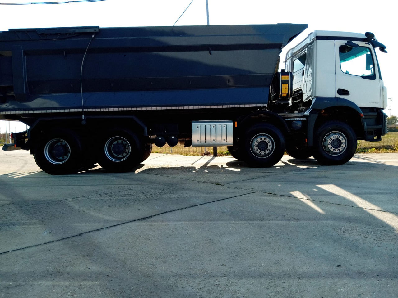 Mercedes-Benz Arocs 42.40 8×4 Basculanta/Tipper/Kipper Heavy Duty, TOP !!! - Kipper vrachtwagen: afbeelding 3 Mercedes-Benz Arocs 42.40 8×4 Basculanta/Tipper/Kipper Heavy Duty, TOP !!! - Kipper vrachtwagen: afbeelding 3