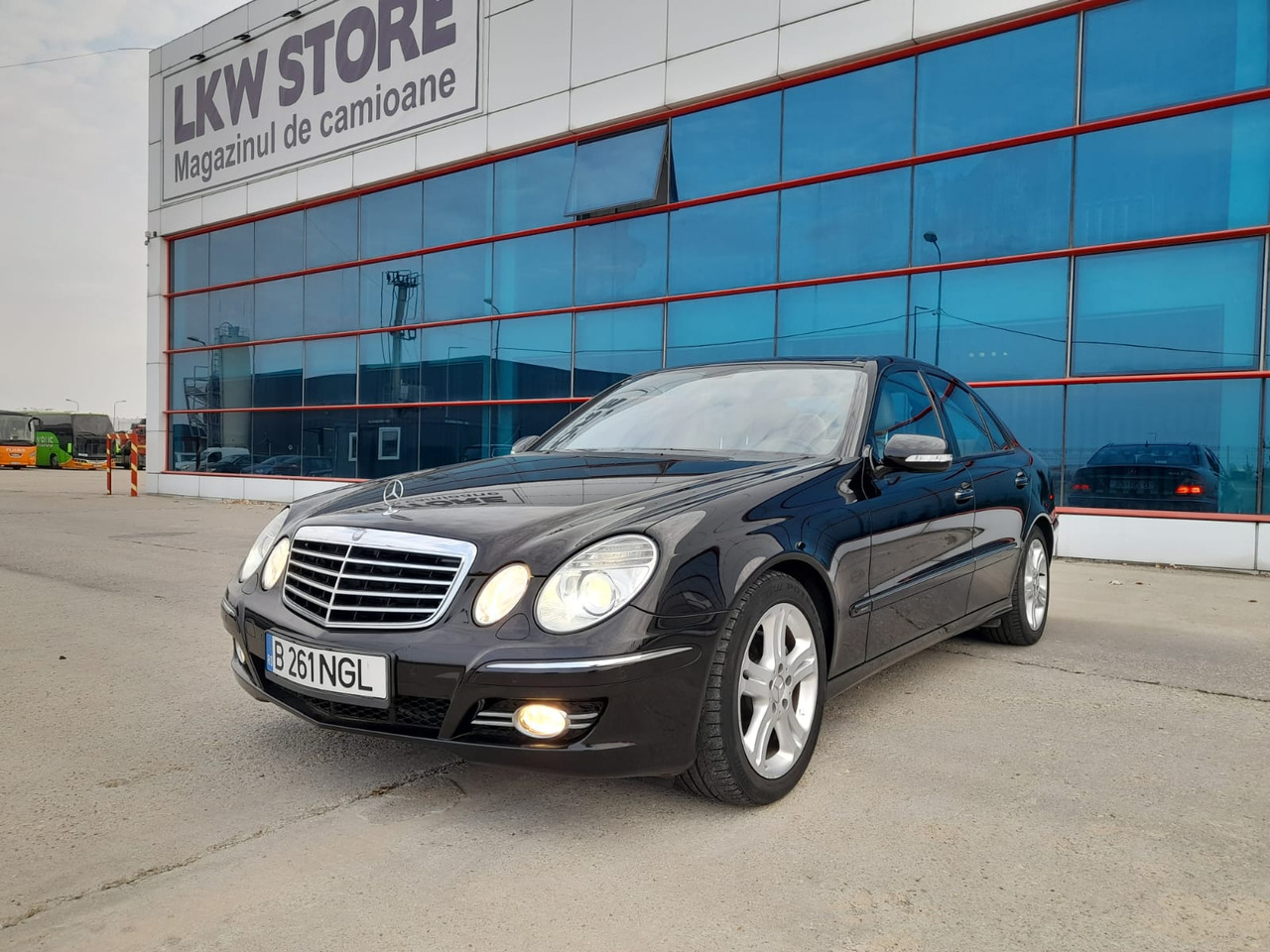 Mercedes Benz E350 - Personenwagen: afbeelding 1 Mercedes Benz E350 - Personenwagen: afbeelding 1
