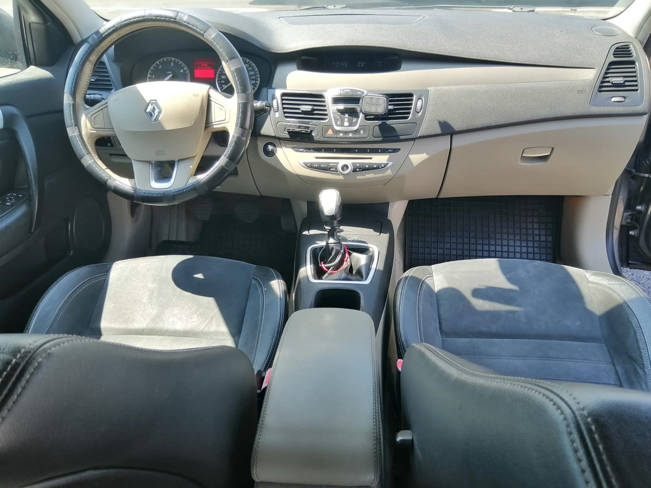 RENAULT LAGUNA 3 HATCHBACK - Personenwagen: afbeelding 5 RENAULT LAGUNA 3 HATCHBACK - Personenwagen: afbeelding 5