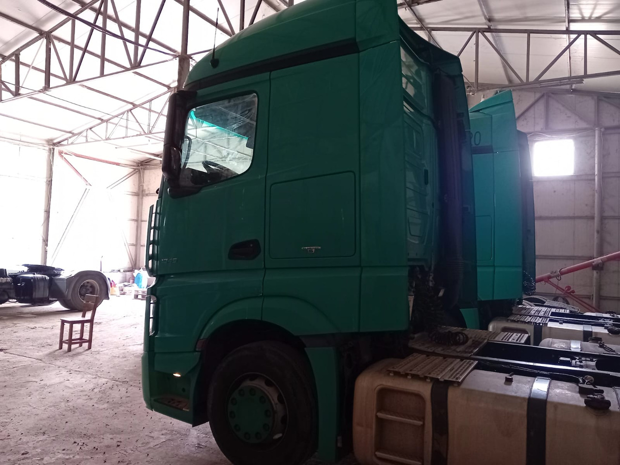 Mercedes-Benz Actros 18.45 - Trekker: afbeelding 4 Mercedes-Benz Actros 18.45 - Trekker: afbeelding 4