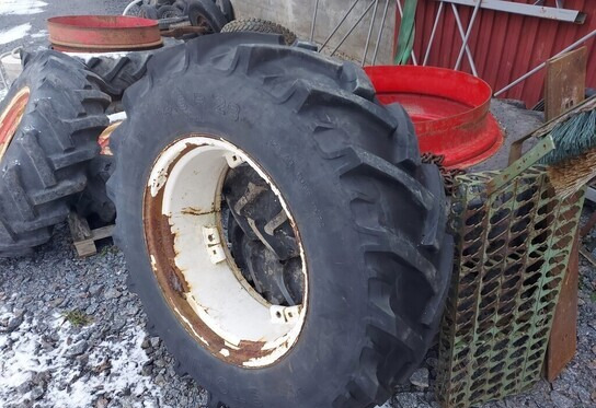 14.9R28 rengas - Valtra - Band voor Tractor: afbeelding 1 14.9R28 rengas - Valtra - Band voor Tractor: afbeelding 1