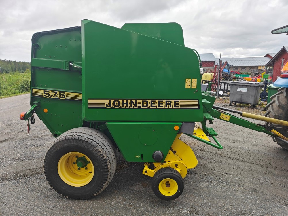 JOHN DEERE Pyöröpaalain 575 - Ronde balenpers: afbeelding 4 JOHN DEERE Pyöröpaalain 575 - Ronde balenpers: afbeelding 4