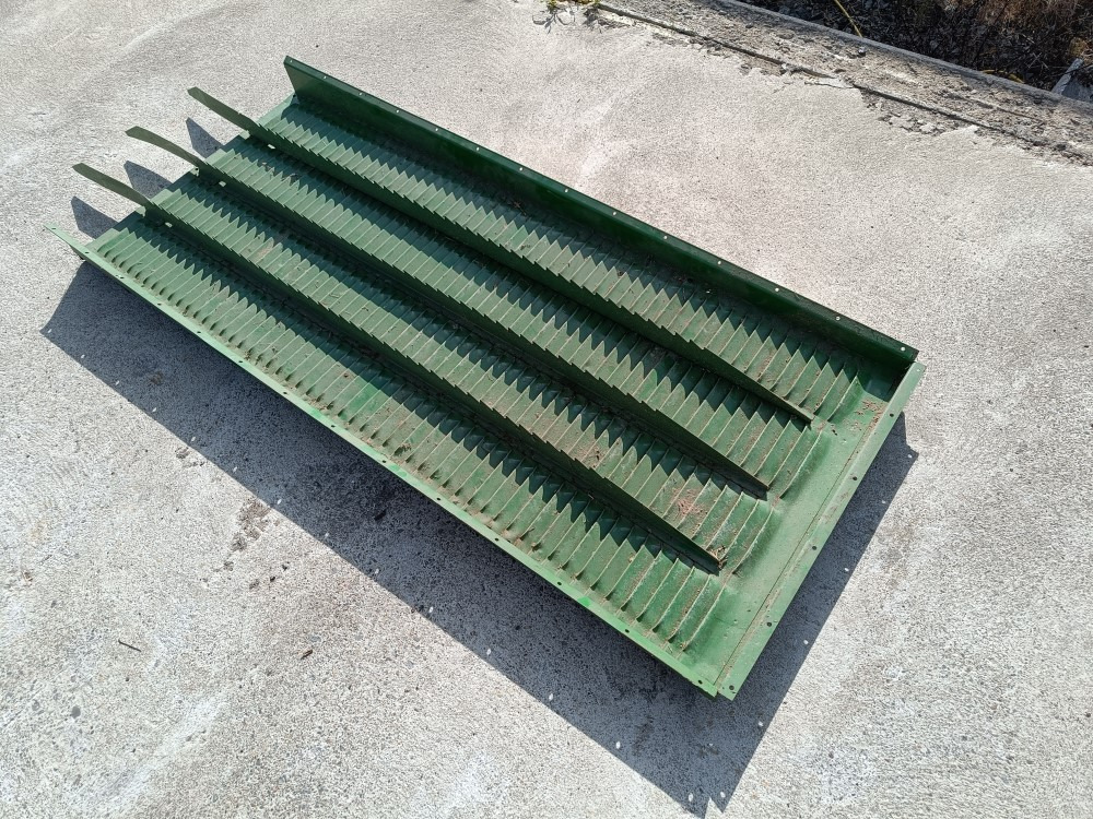 John Deere 942 leikkuupuimurin uusi viettopinta - Maaidorser: afbeelding 1 John Deere 942 leikkuupuimurin uusi viettopinta - Maaidorser: afbeelding 1