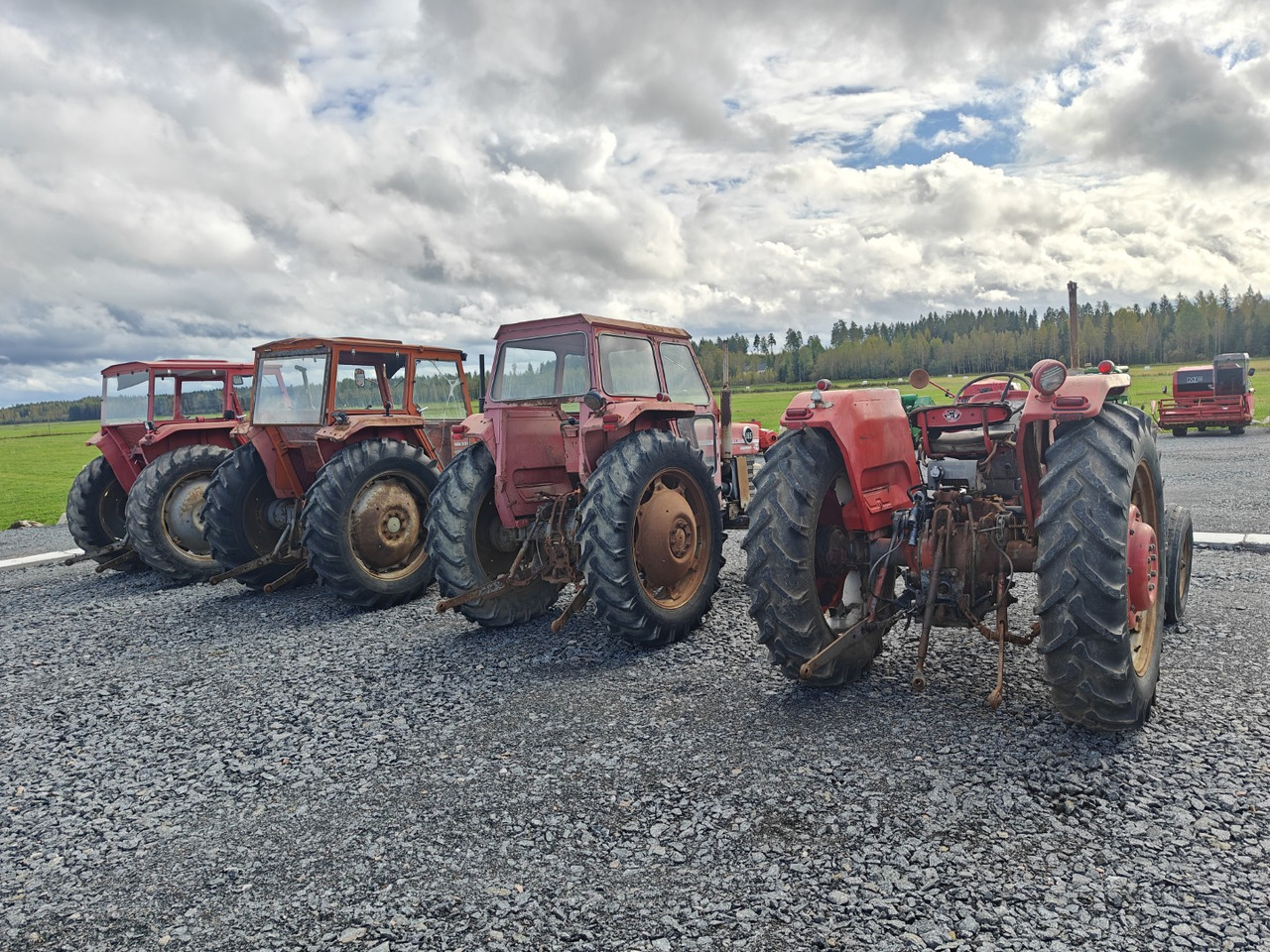 MASSEY FERGUSON 165, 165S ja 175 traktoreita 4 kpl / 4pcs - Tractor: afbeelding 4 MASSEY FERGUSON 165, 165S ja 175 traktoreita 4 kpl / 4pcs - Tractor: afbeelding 4
