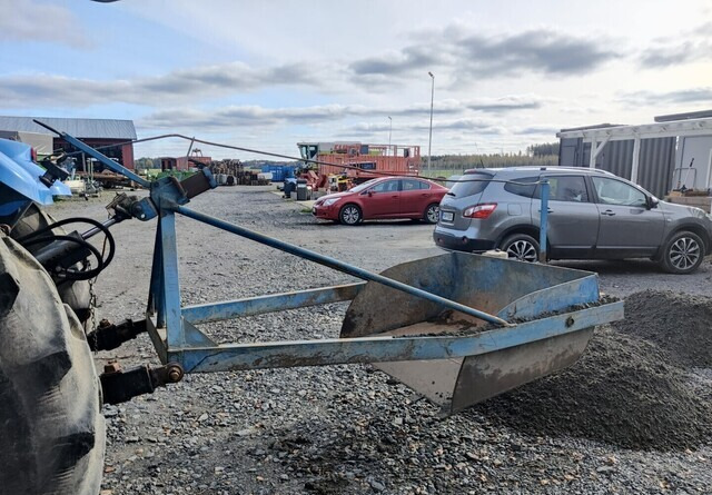 Maansiirtokauha 120cm traktoriin - VIDEO - Blad voor Landbouwmachine: afbeelding 2 Maansiirtokauha 120cm traktoriin - VIDEO - Blad voor Landbouwmachine: afbeelding 2