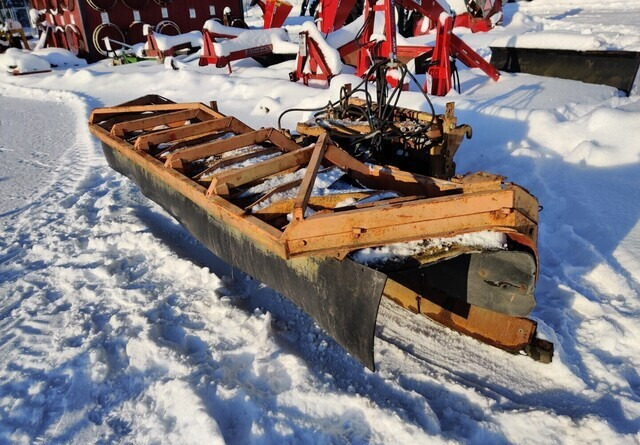 Mahlers 400cm - Volvo-kiinnike - Sneeuwschuif: afbeelding 2 Mahlers 400cm - Volvo-kiinnike - Sneeuwschuif: afbeelding 2