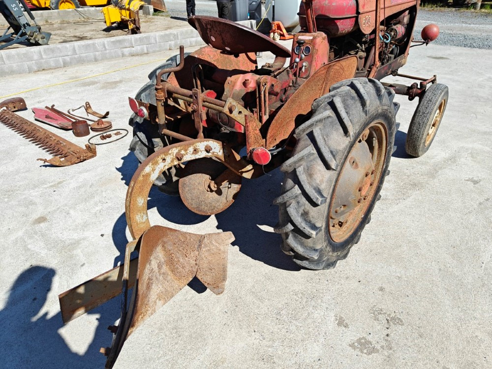 Massey Harris 820D harvinainen 2-sylinterinen diesel, katso video! - Tractor: afbeelding 5 Massey Harris 820D harvinainen 2-sylinterinen diesel, katso video! - Tractor: afbeelding 5