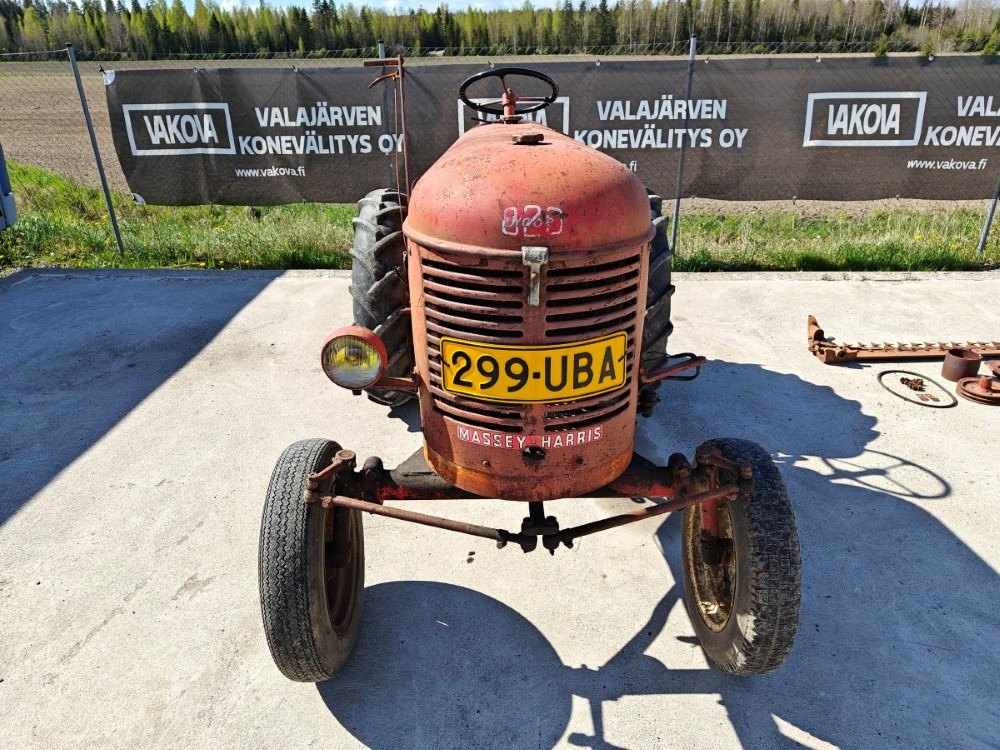 Massey Harris 820D harvinainen 2-sylinterinen diesel, katso video! - Tractor: afbeelding 3 Massey Harris 820D harvinainen 2-sylinterinen diesel, katso video! - Tractor: afbeelding 3