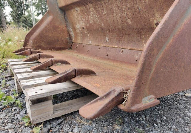 Voorladerbak Monitoimikauha kynsillä 173cm CAT-kurottajan sovitteella: afbeelding 9 Voorladerbak Monitoimikauha kynsillä 173cm CAT-kurottajan sovitteella: afbeelding 9