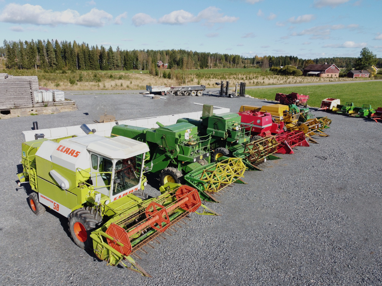 Puimureita / Combine harvesters 6kpl / 6pcs - Claas, John Deere, Massey Ferguson... - Maaidorser: afbeelding 1 Puimureita / Combine harvesters 6kpl / 6pcs - Claas, John Deere, Massey Ferguson... - Maaidorser: afbeelding 1