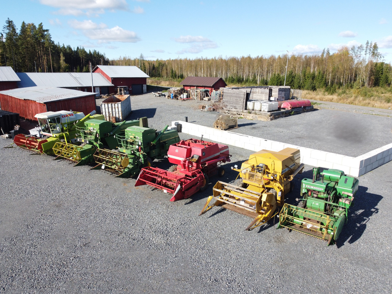 Puimureita / Combine harvesters 6kpl / 6pcs - Claas, John Deere, Massey Ferguson... - Maaidorser: afbeelding 2 Puimureita / Combine harvesters 6kpl / 6pcs - Claas, John Deere, Massey Ferguson... - Maaidorser: afbeelding 2