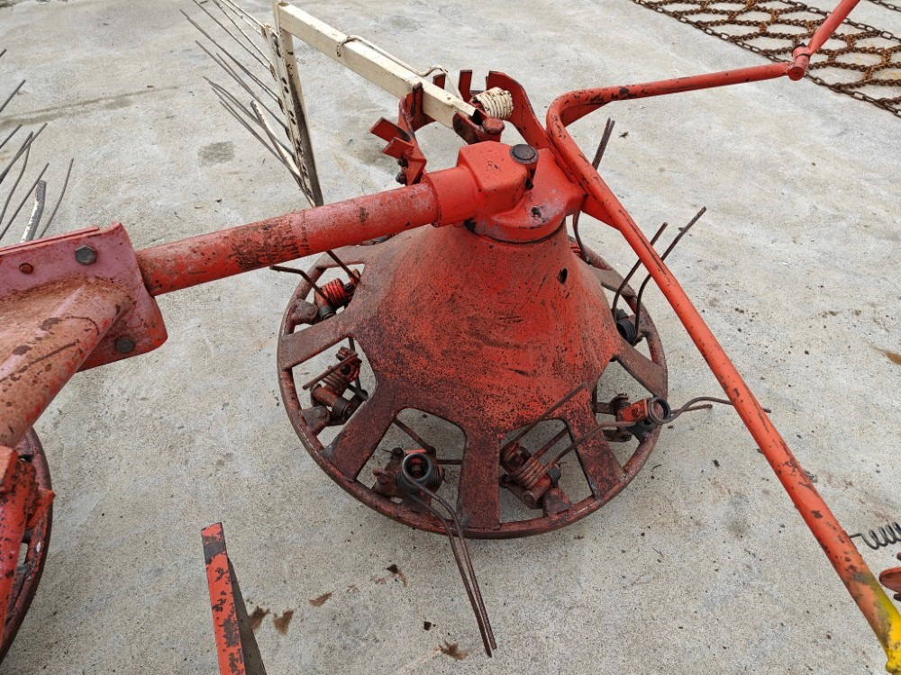 Hooischudder Pyöröharavapöyhin Fahr KU25 karhottimilla Ratasvetoinen harvinainen kone, katso video!: afbeelding 7 Hooischudder Pyöröharavapöyhin Fahr KU25 karhottimilla Ratasvetoinen harvinainen kone, katso video!: afbeelding 7