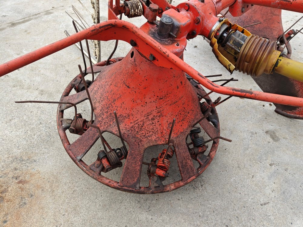 Hooischudder Pyöröharavapöyhin Fahr KU25 karhottimilla Ratasvetoinen harvinainen kone, katso video!: afbeelding 9 Hooischudder Pyöröharavapöyhin Fahr KU25 karhottimilla Ratasvetoinen harvinainen kone, katso video!: afbeelding 9