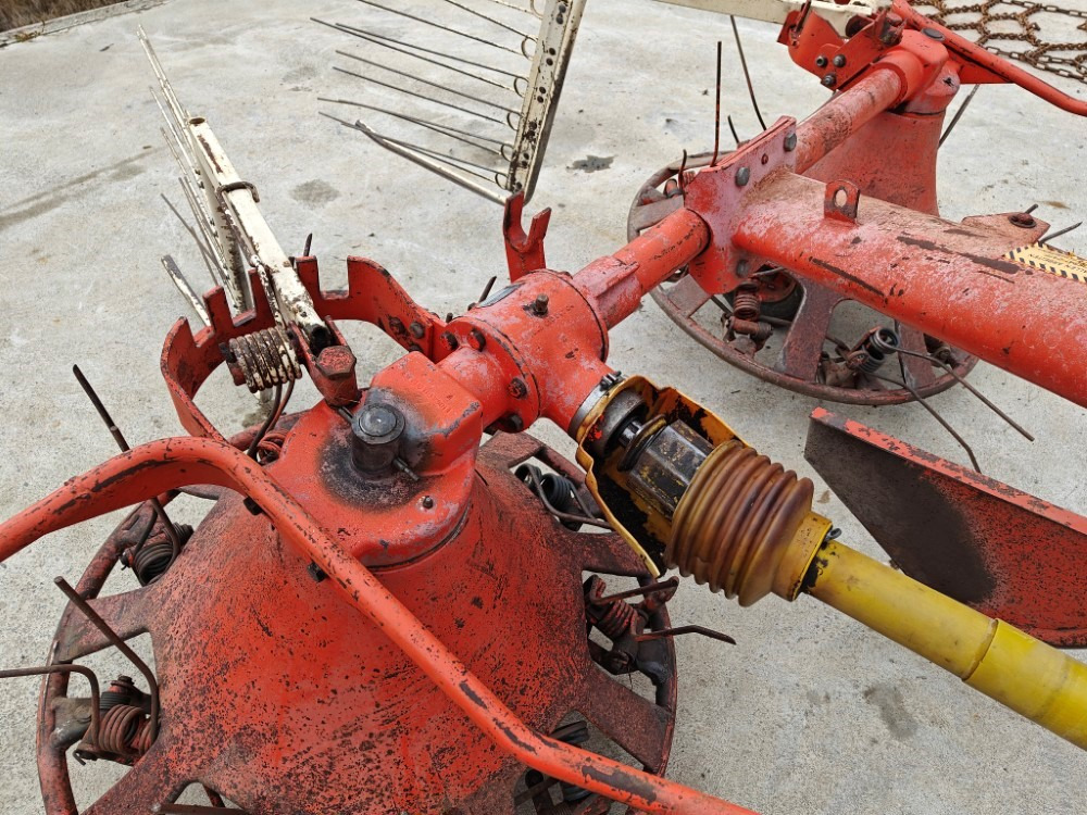 Hooischudder Pyöröharavapöyhin Fahr KU25 karhottimilla Ratasvetoinen harvinainen kone, katso video!: afbeelding 8 Hooischudder Pyöröharavapöyhin Fahr KU25 karhottimilla Ratasvetoinen harvinainen kone, katso video!: afbeelding 8