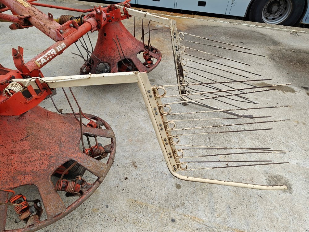 Hooischudder Pyöröharavapöyhin Fahr KU25 karhottimilla Ratasvetoinen harvinainen kone, katso video!: afbeelding 5 Hooischudder Pyöröharavapöyhin Fahr KU25 karhottimilla Ratasvetoinen harvinainen kone, katso video!: afbeelding 5