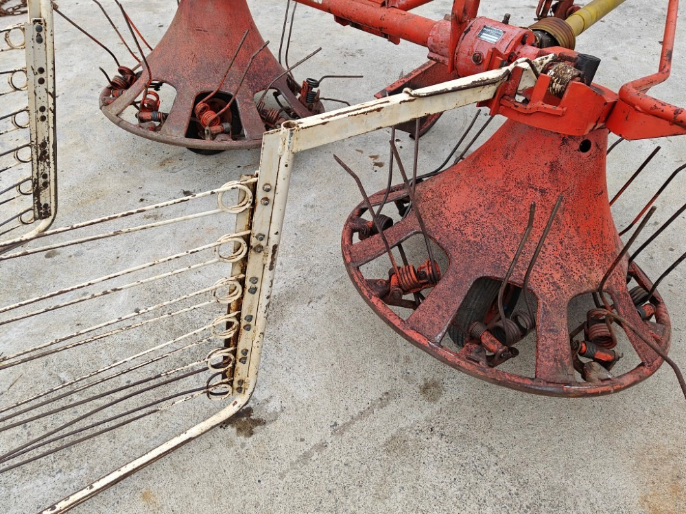 Hooischudder Pyöröharavapöyhin Fahr KU25 karhottimilla Ratasvetoinen harvinainen kone, katso video!: afbeelding 10 Hooischudder Pyöröharavapöyhin Fahr KU25 karhottimilla Ratasvetoinen harvinainen kone, katso video!: afbeelding 10