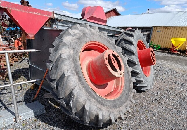 Taurus Paripyörät 18.4R38 todella hyväkuntoiset Fendt Farmer 312LSA sopivat - Complete wiel voor Landbouwmachine: afbeelding 3 Taurus Paripyörät 18.4R38 todella hyväkuntoiset Fendt Farmer 312LSA sopivat - Complete wiel voor Landbouwmachine: afbeelding 3