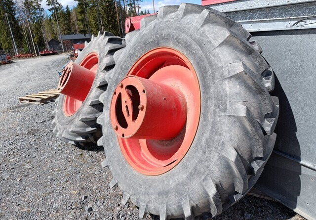 Taurus Paripyörät 18.4R38 todella hyväkuntoiset Fendt Farmer 312LSA sopivat - Complete wiel voor Landbouwmachine: afbeelding 1 Taurus Paripyörät 18.4R38 todella hyväkuntoiset Fendt Farmer 312LSA sopivat - Complete wiel voor Landbouwmachine: afbeelding 1