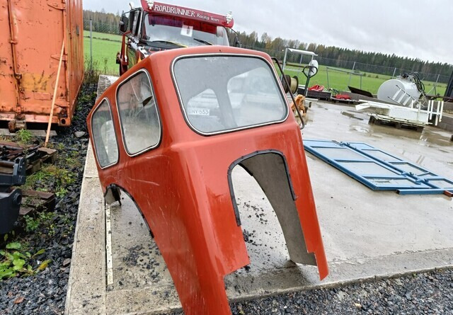 Traktorin hytti - lasikuituinen - Cabine voor Tractor: afbeelding 4 Traktorin hytti - lasikuituinen - Cabine voor Tractor: afbeelding 4