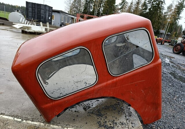 Traktorin hytti - lasikuituinen - Cabine voor Tractor: afbeelding 3 Traktorin hytti - lasikuituinen - Cabine voor Tractor: afbeelding 3